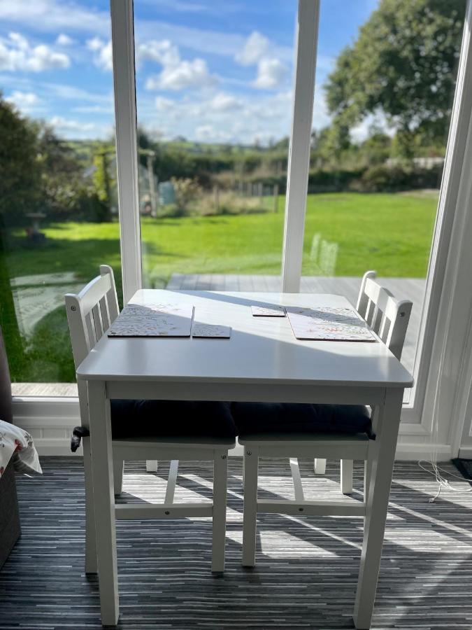 The Garden Room - A Cosy Country Stay In Cornwall 卡林顿 外观 照片