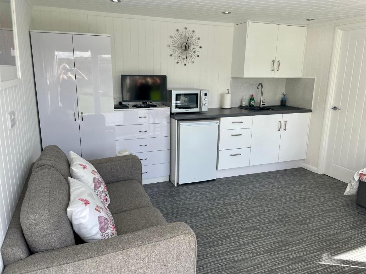 The Garden Room - A Cosy Country Stay In Cornwall 卡林顿 外观 照片